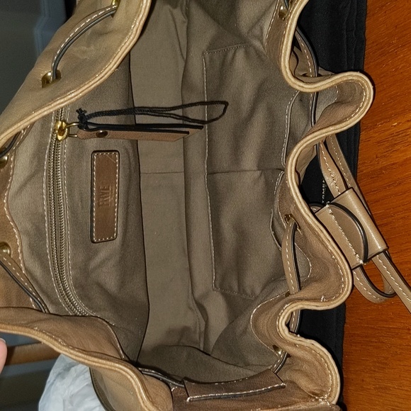 NWT Frye Leather Hobo Drawstring Brass Hardware Tan - Picture 6 of 7